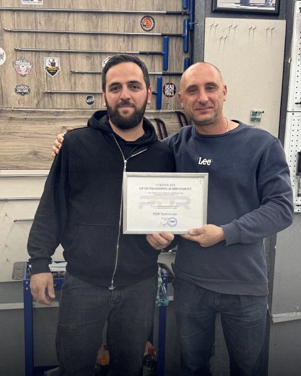კურსდამთავრებული სერტიფიკატით სახელოსნოში